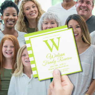 Modern familjeåterförening i Monogram Lime Green R Inbjudningar