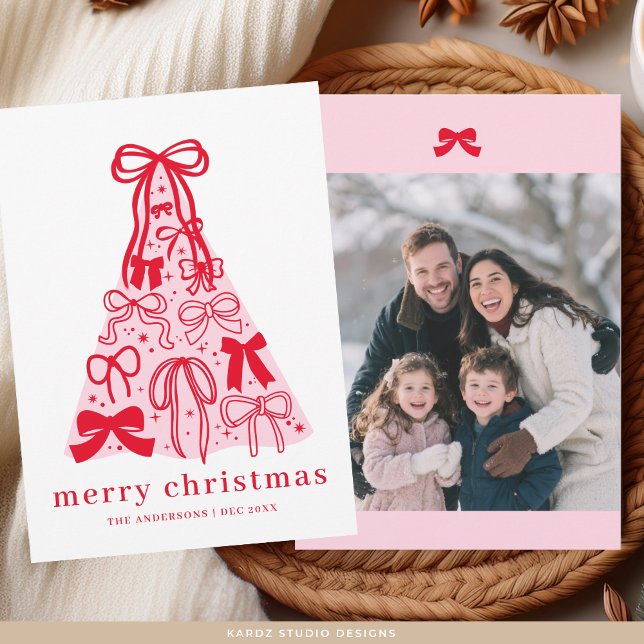 Modern familjefoto Glad rosa röd slinga Julkort (Front and back of card is shown in 5x7 inches. Square corners, choose corner and paper style.)