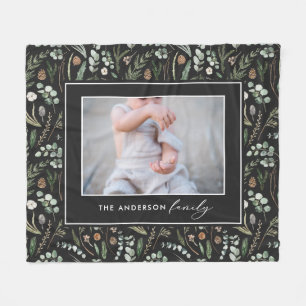 Modern familjefoto med svart botanisk elegant fleecefilt