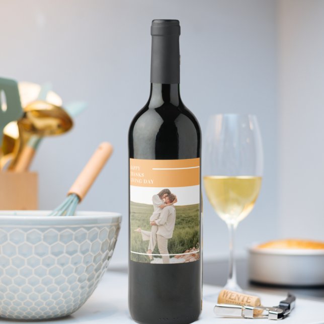 Modern familjefotställning och Happy thanksgiving  Vinflaska Etikett (Skapare uppladdad)