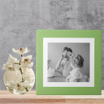 Modern Family Photo Grönt Enkel, snygg gåva Kakelplatta<br><div class="desc">Modern Family Photo Grönt Enkel,  snygg gåva</div>