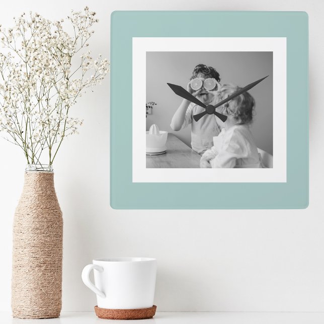 Modern Family Photo Mint Simple Loely Gift Fyrkantig Klocka (Skapare uppladdad)