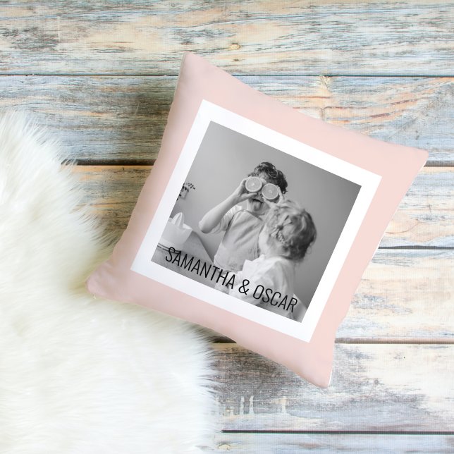 Modern Family Photo Pastel Rosa Simple Gift Kudde (Skapare uppladdad)