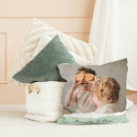 Modern Family Photo & Personlig Namn Mint Gift Kudde<br><div class="desc">Vi presenterar Namn Mint Gift med Modern Family Photo & Personlig! Den här unika och tankeväckande presenten är designad för att fira och vårda din familjs speciella ögonblick.Ge är en gåva av omhuldade minnen och personligens sötma med Modern Family Photo & Personlig Mint Gift. Det är ett meningsfullt och trevligt...</div>