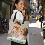 Modern Family Photo & Personlig Namn Mint Gift Tygkasse<br><div class="desc">Vi presenterar Namn Mint Gift med Modern Family Photo & Personlig! Den här unika och tankeväckande presenten är designad för att fira och vårda din familjs speciella ögonblick.Ge är en gåva av omhuldade minnen och personligens sötma med Modern Family Photo & Personlig Mint Gift. Det är ett meningsfullt och trevligt...</div>