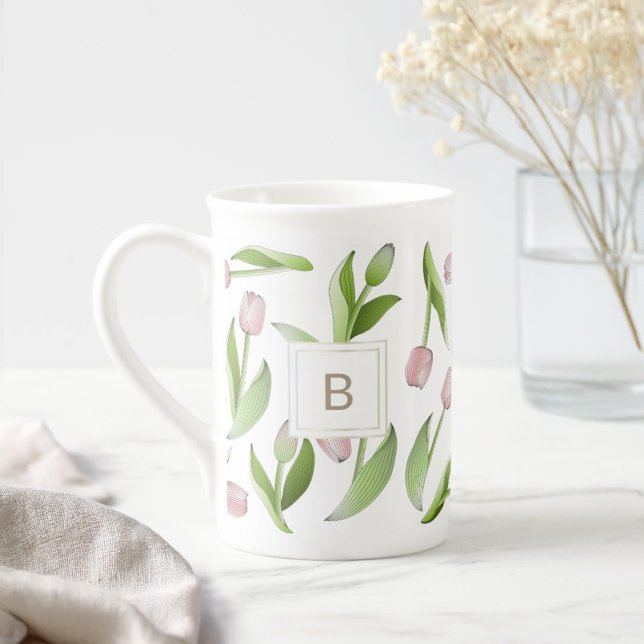 Modern Färgglad Tulpanblomma Monogram Benporslin Mugg (Skapare uppladdad)