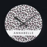 Modern färglös djurtrycksdesign rund klocka<br><div class="desc">Modern,  färglös utformning av djurtryck. Färg kan anpassas till kostym i ditt rum. En del av en samling.</div>