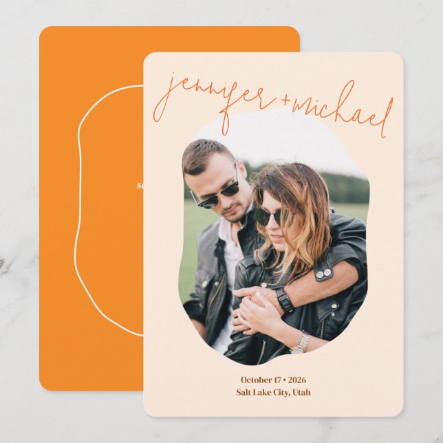 Modern Färgrik Orange Modern Skrift Foto Bröllop Spara Datumet (Fram/baksida)