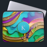 Modern färgstark judisk Abstrakt och Guld Monogram Laptop Fodral<br><div class="desc">Den här sleeven för bärbara datorer i fodral har en vacker,  färgstark design med turkos,  lila,  blått och grönt som snurras med faux metallic guld. Centrumet har en inledande monogram. Designen visas i tre dimensioner. Toppens unika och roligt,  det är definitivt en sorts! Skapat av Farmhouse Press.</div>