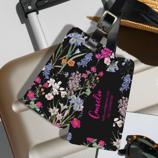 Modern färgstark svart mönster - eget namn bagagebricka (This pretty colorful flower garden personalized luggage tag features a black background.)