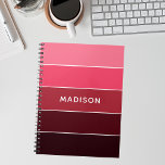 Modern färgstarka Pinks Colorblock Personlig Namn Anteckningsbok<br><div class="desc">Den här färgstarka och moderna designen har ett färgblock mönster i rosa och plommon med personligen namn #bärbara datorer #stationär #personalizedstationär keramik #gifts</div>