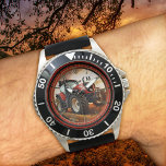 Modern Farmer Tractor Watch Armbandsur<br><div class="desc">Vakt med en modern traktorkonstruktion med en valfri klassisk angivelse av stil-tid. Du kan anpassa eller ta bort monogrammet.</div>