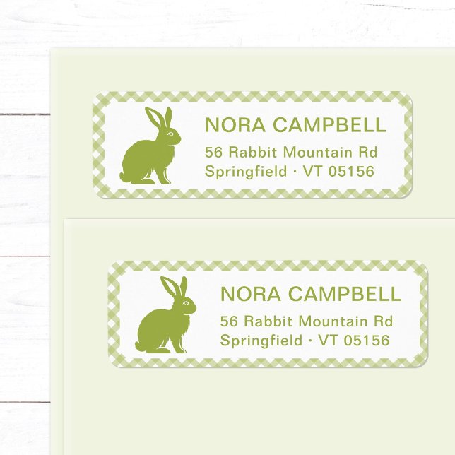 Modern Farmhouse Grönt Hare Gingham Returadress Etikett (Modern, cute light green farmhouse style return address label with classic gingham background.)