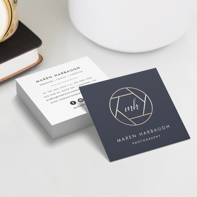 Modern Faux Guld Photographer Monogram-Logotyp Fyrkantigt Visitkort (Skapare uppladdad)