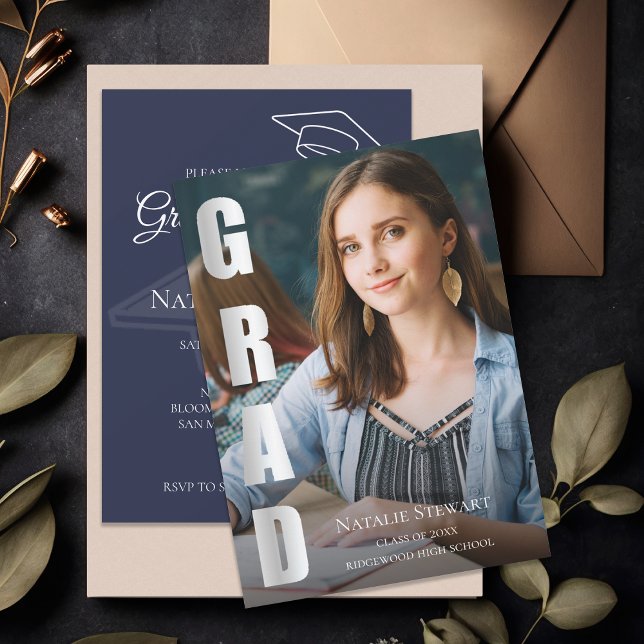 Modern Faux Silver Foil GRAD Photo Studenten Inbjudningar (Modern Faux Silver Foil GRAD Photo Graduation Invitation)