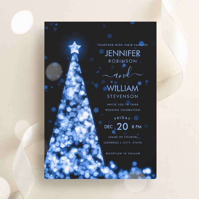 Modern Festive-skript Blue Träd jul Bröllop Inbjudningar (Modern Festive Script Blue Tree Christmas Wedding Invitation)