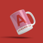 Modern fet färgblock rosa personlig namn kaffe kaffemugg<br><div class="desc">Modern fetstilt färgblock giftig rosa och röd personlig namn. Med plats för initialer och namn. Färg kan ändras.</div>