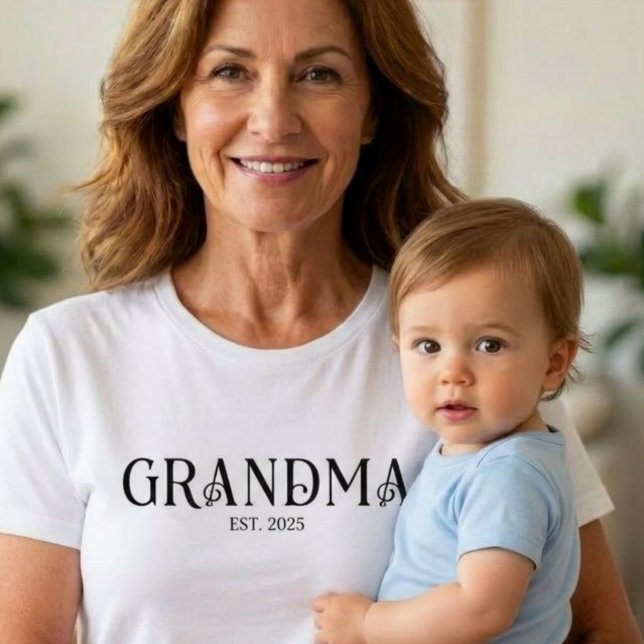 Modern fet stil etablerad mormor  t shirt (Skapare uppladdad)
