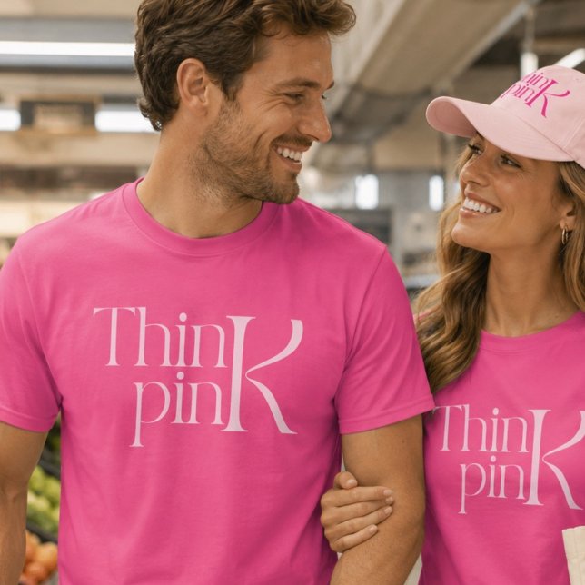 Modern fet stil tänka rosa typografisk logotyp t shirt (Skapare uppladdad)