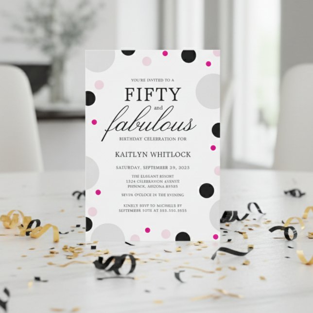 Modern fet stiltypografi manus 50-års födelsedagsf inbjudningar (modern pink script fifty and fabulous 50th birthday party invitation polka dots black grey hot pink)