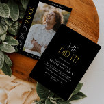 Modern Fete Black Guld gjorde foto Studenten Inbjudningar<br><div class="desc">Denna moderna fostersvart guld som han gjorde det fotot studenten inbjudan är perfekt för en modern grad party för honom. Utformningen har elegant boho-typografi med en aning sofistikerat stil i svart och gult mörk guld. Anpassa baksidan av din grad party inbjudan med ett foto av student, namn, skola och klassår....</div>