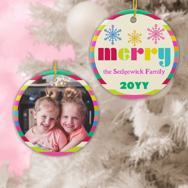 Modern, fetstilt färgfoto för Personlig med fetsti Julgransprydnad Keramik (merry Modern Bold Colorful Personalized Photo Ceramic Ornament)