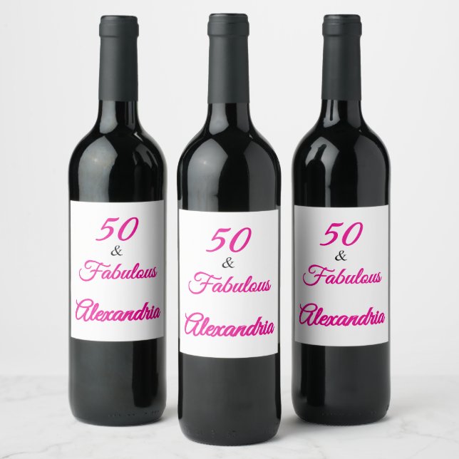 Modern Fifty & Fabulous Bold Pink Script Birthday  Vinflaska Etikett (Flaskor)