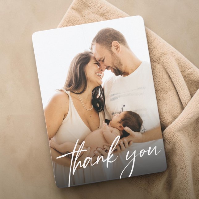 Modern Flicka Birth Anpassningsbar Nyfödd foto Tack Kort (Modern Thank you Script, handlettering style photo card)