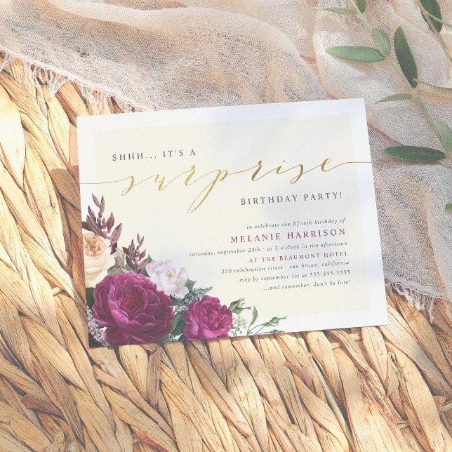 Modern Födelsedagsfest för Burgundy & Guld-överras Inbjudan Vykort (Skapare uppladdad)