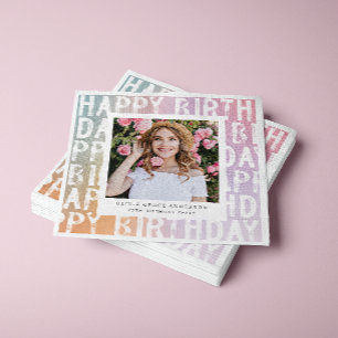 Modern födelsedagsfest för rosa av regnbåge,  pappersservett