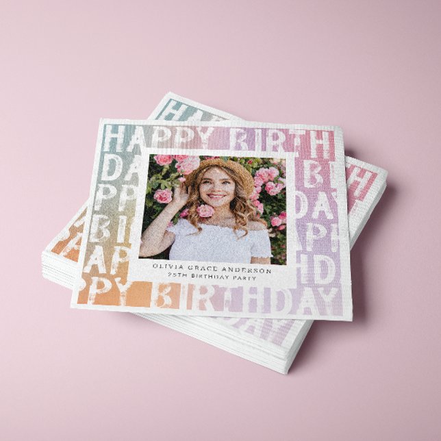 Modern födelsedagsfest för rosa av regnbåge,  pappersservett (Skapare uppladdad)