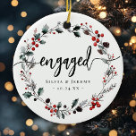 Modern Förlovning Första jultomten Julgransprydnad Keramik<br><div class="desc">Fira din första jul med den här moderna mistletokransen. Den här keramiska keepsakin ger dig en festlig charm till träd. Anpassa med anpassningsbar för att göra det unikt för dig. Gör en perfekt-gåva till paret:)</div>