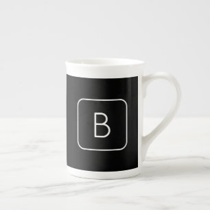 Modern formaterad inledande monogram   Vit och sva Benporslin Mugg