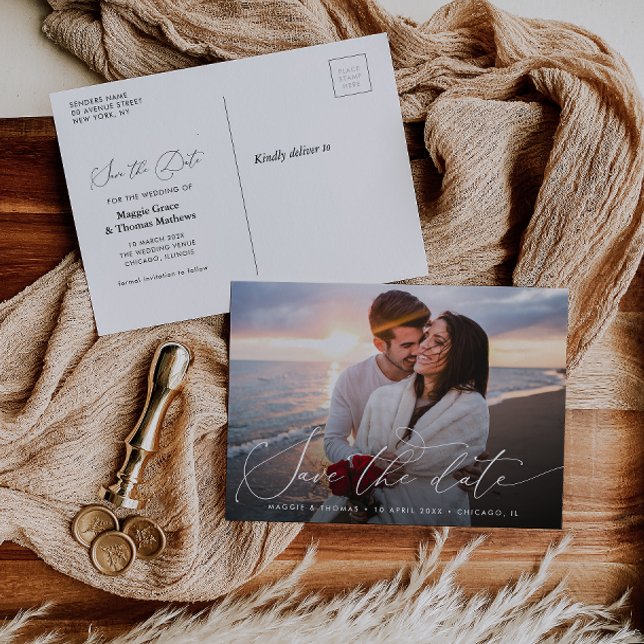 Modern foto chic script bröllop spara datum vykort (Skapare uppladdad)