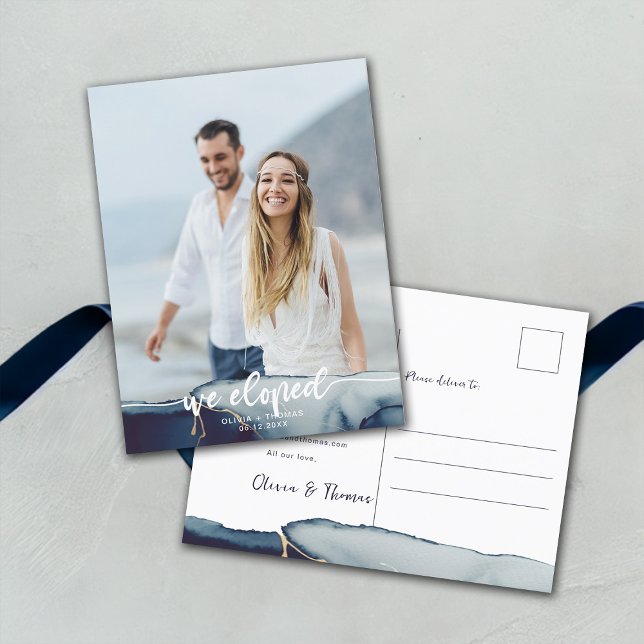 Modern foto Elopement-meddelande om marint blått G Vykort (navy blue elopement wedding announcement postcard modern minimalist simple watercolor gold elegant)