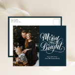 Modern foto för Merry och Bright Blue Calligraphy Helg Vykort<br><div class="desc">Modern fotovykort för äkta och ljusblå kalligrafi - Helgdag. Skicka semesterhälsningar till dina kära med det här festliga och moderna Helgdag Card. Alla texterna är i förväg ordnade så att du enkelt och snabbt kan anpassa dig med dina egna detaljer. Glad helg!</div>