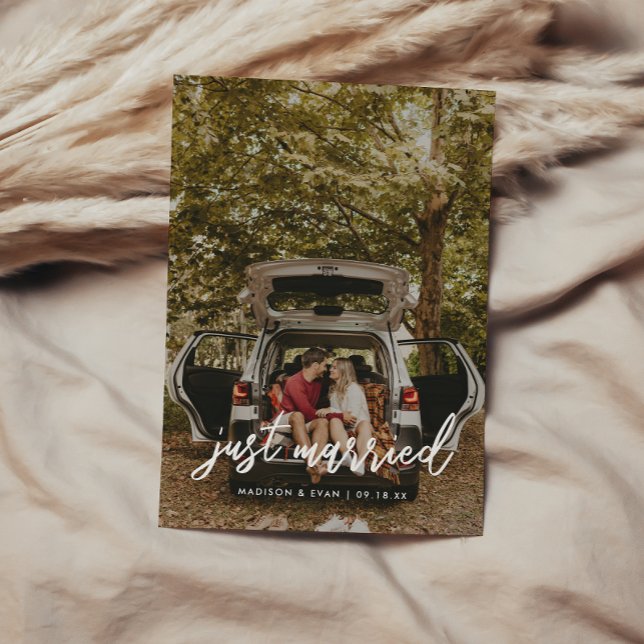 Modern Foto 'Just Married' Bröllop Meddelande (Skapare uppladdad)