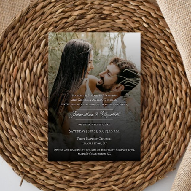 Modern foto med svart överlägg Bröllop Inbjudningar (Modern Photo with Black Overlay Wedding Invitation)