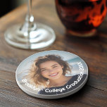 Modern foto - Retrotext - personlig Underlägg<br><div class="desc">Ett enkelt, minimalt foto med text runt kant. Detta ger en underbar gåva till en familjemedlem som mormor. Fotot innehåller ett mörkt gräns så att texten visas på vilket foto som helst. Om du tror att det gör fotot för mörk går du enkelt till det avancerade designområdet, väljer underlägg design...</div>