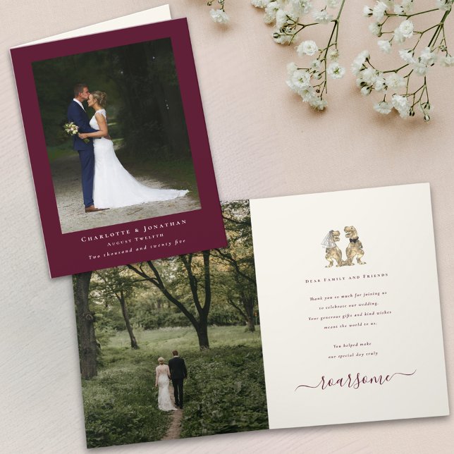 Modern Foto Tack Dinosaur Bröllop Burgunder Kort (Modern 2 photo dinosaur theme wedding thank you burgundy folded card Elegant script cute T-Rex dino)