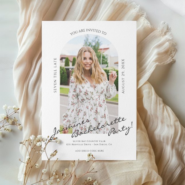 Modern fotobachelorette-inbjudan till skript inbjudningar (bachelorette party invitation in a modern photo minimalist style , tie the knot in style )