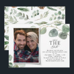 Modern fotoelegant-eukalyptus sparar datumet julkort<br><div class="desc">Modern fotot-elegant-eukalyptus sparar skriptkortet för datum och snyggt. Hand målad eukalyptus,  minimalt blad och modern rustik krutans ge denna snyggt sparar datumkortet en luxuriös känsla. I klassade gröntar,   och grå.</div>