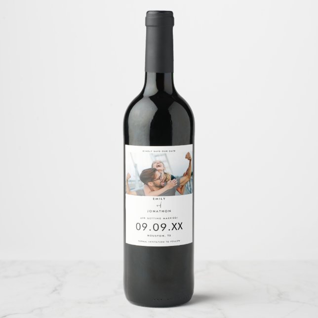 Modern fotoenkel svart typografi Spara datumet Vinflaska Etikett (Framsida)
