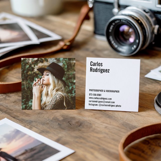 Modern fotograf - enkelt svart och vitt fyrkantigt visitkort (Modern photographer photo simple black and white)