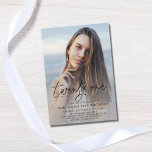 Modern fotoinbjudan på 21:a födelsedagen inbjudningar<br><div class="desc">Modern minimal inbjudan till 21:a födelsedag - med ditt favoritfoto. Inbjudan innehåller också söt,  modern kalligrafi. Du kan enkelt byta färg på baksidan av inbjudan att koordinera med fotot.</div>