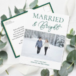 Modern fotojul med gift Grönt Helg Vykort<br><div class="desc">Gift och Bright Modern Grönt-skript - enkelt vykort för fotojul-Helgdag. Skicka semesterhälsningar i anpassade och personlig till vänner, kolleger och familj i enkla, chic, elegant och moderna fotodesignkort, naturliga minimalistiska vykort i stil! Under kalligrafin visas anpassningsbar hälsning-meddelandet i modern typografi. Alla texterna är i förväg ordnade så att du enkelt...</div>
