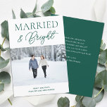 Modern fotojul med gift Grönt Julkort<br><div class="desc">Modern Helgdag-kort för foto-jul med gift och ljus Grönt. Skicka semesterhälsningar i anpassade och personlig till vänner,  kolleger och familj i enkla,  chic,  elegant och moderna fotodesignkort,  naturliga minimalistiska stil-kort! Under kalligrafin visas anpassningsbar hälsning-meddelandet i modern typografi.</div>