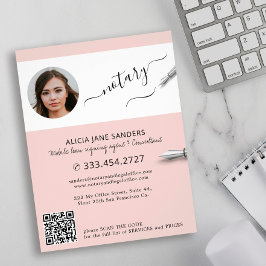 Modern fotonotarie som undertecknar agent QR Reklamblad