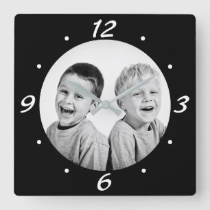 Modern fotosamling i svartvitt fyrkantig klocka