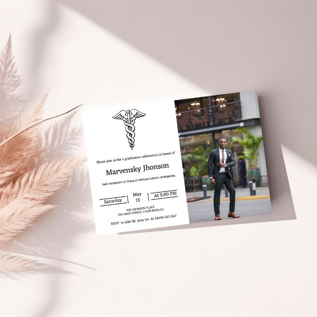 Modern fotoskola i medicin studenten aviserar meddelande (Skapare uppladdad)